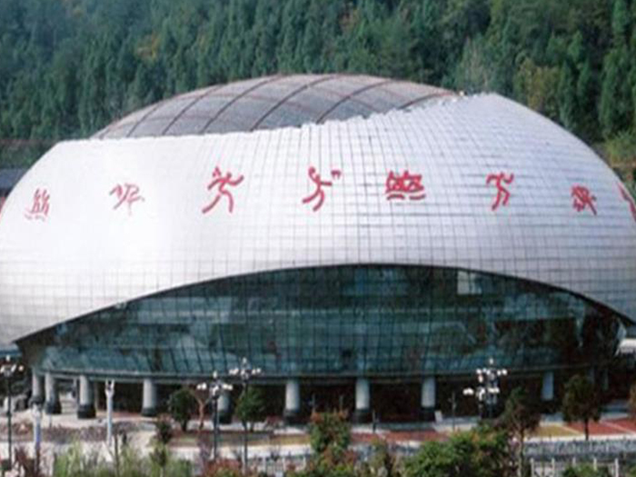 河南體育中心球形網(wǎng)架加工安裝